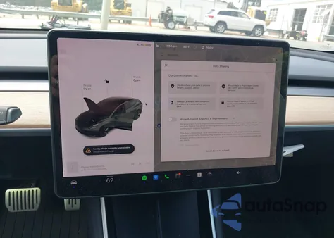 2018 Tesla Model 3 Long Range/Mid Range z USA, uszkodzony, nr VIN 5YJ3E1EA4JF166045